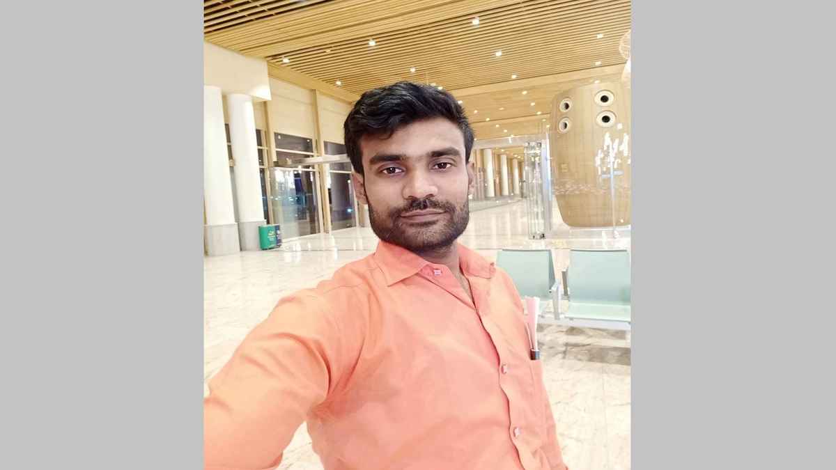 পবায় দোকানে কাজের সময় বিদ্যুৎস্পৃষ্ট হয়ে যুবকের মৃত্যু