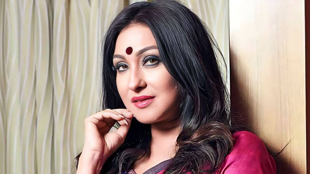 গান গেয়ে কটাক্ষের শিকার ঋতুপর্ণা
