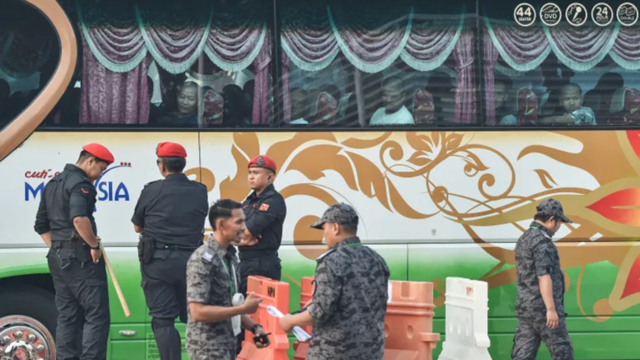 ১৫০০ রোহিঙ্গাকে মিয়ানমারে ফেরত পাঠালো মালয়েশিয়া