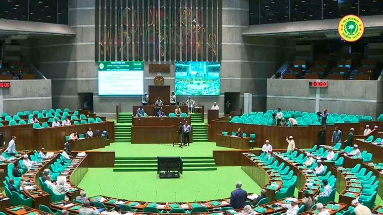 দুর্যোগ সামলাতে ১ লাখ স্বেচ্ছাসেবক তৈরি করছে সরকার, প্রস্তুত ৭০ হাজার