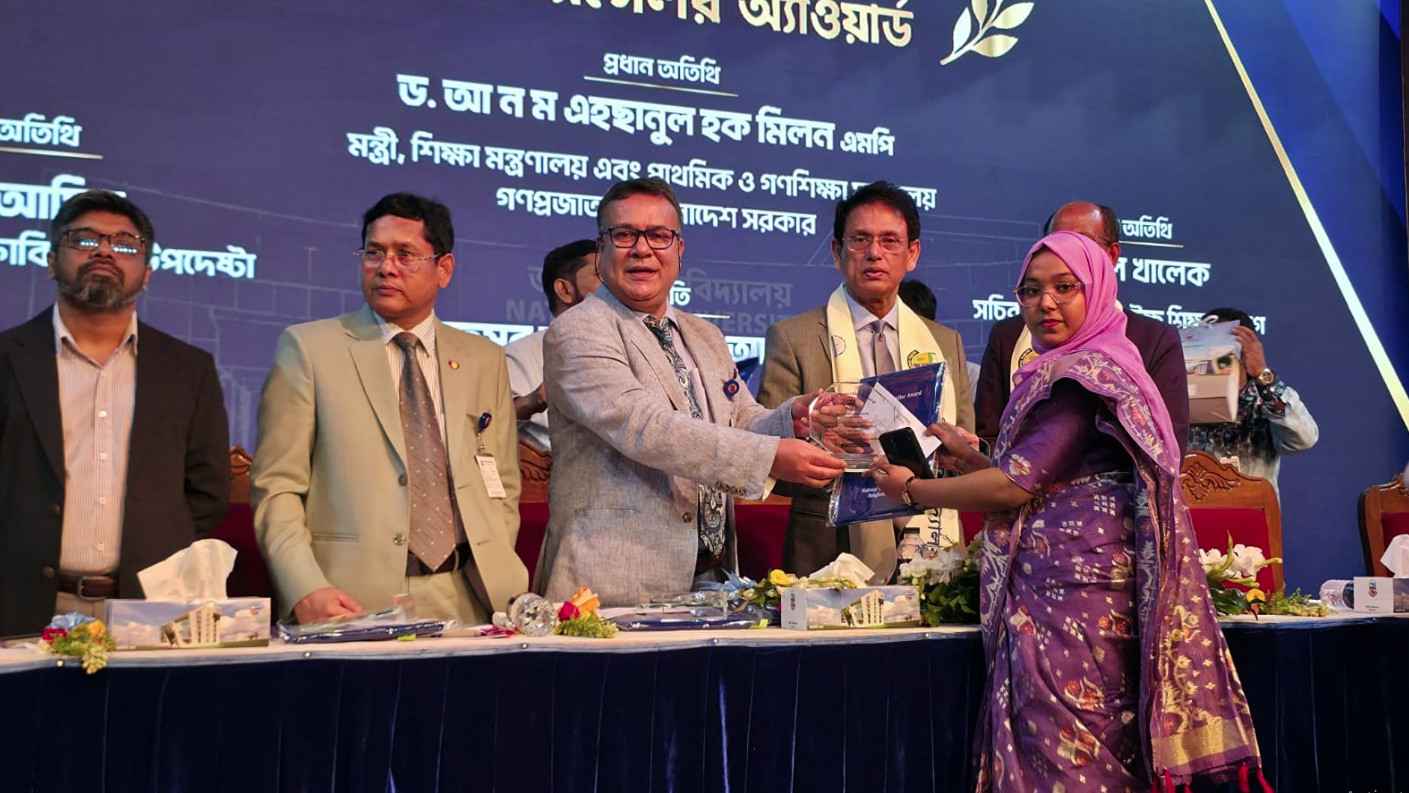 ভাইস-চ্যান্সেলর অ্যাওয়ার্ড পেলেন স্কুল শিক্ষিকা আনিছা লাবনী