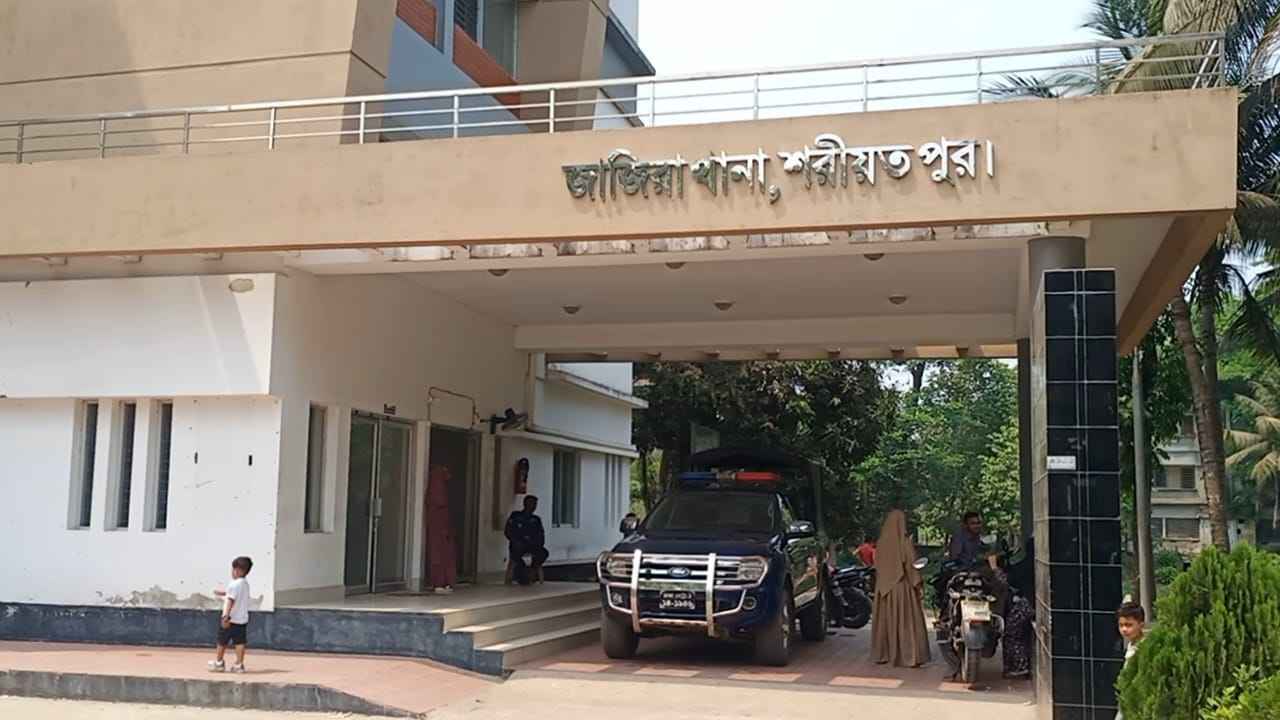 কিশোরী ধর্ষণের অভিযোগ ধামাচাপা দিতে সালিশ, জরিমানা দেড় লাখ