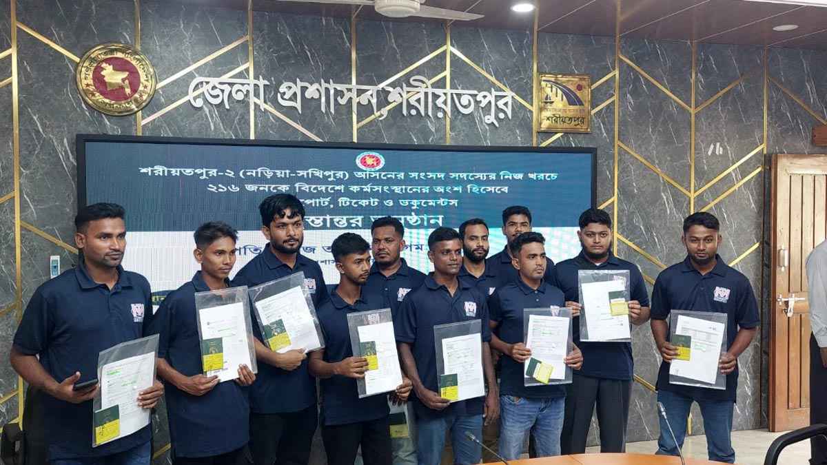 প্রশিক্ষণ নিয়ে বিনা খরচে দুবাই যাচ্ছেন শরীয়তপুরের ১১ যুবক
