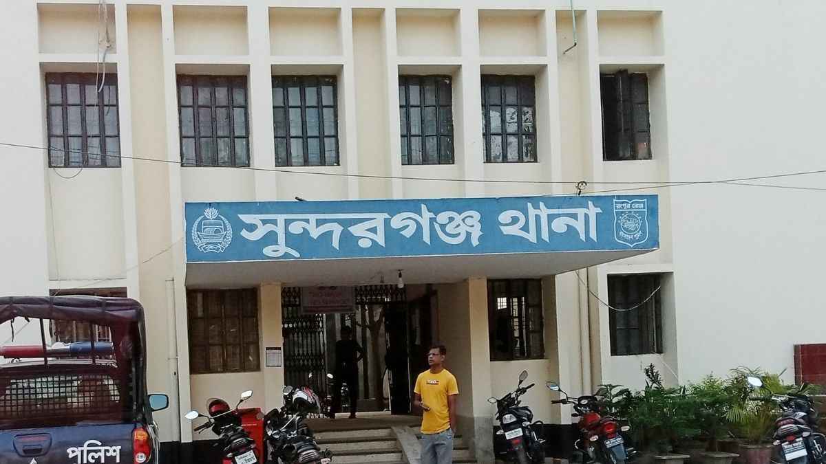 সুন্দরগঞ্জে চার মিনিটের ব্যবধানে তিন ককটেল বিস্ফোরণ, আতঙ্ক