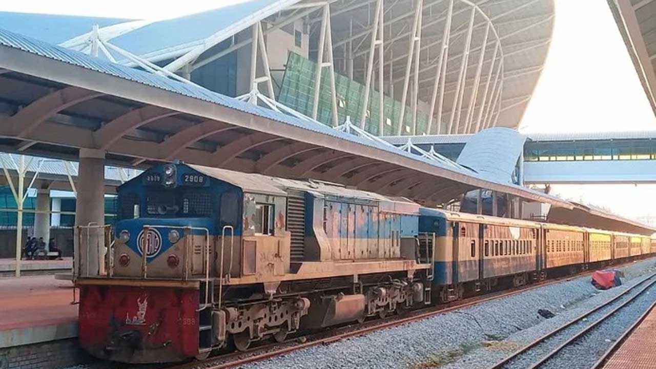 অক্টোবরেই কক্সবাজার রুটে যুক্ত হচ্ছে আরেকটি ট্রেন