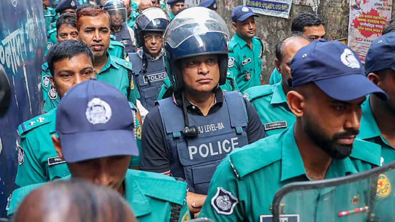 ট্রাইব্যুনালে হাতকড়া ও হেলমেট থেকে অব্যাহতি চান জিয়াউল আহসান